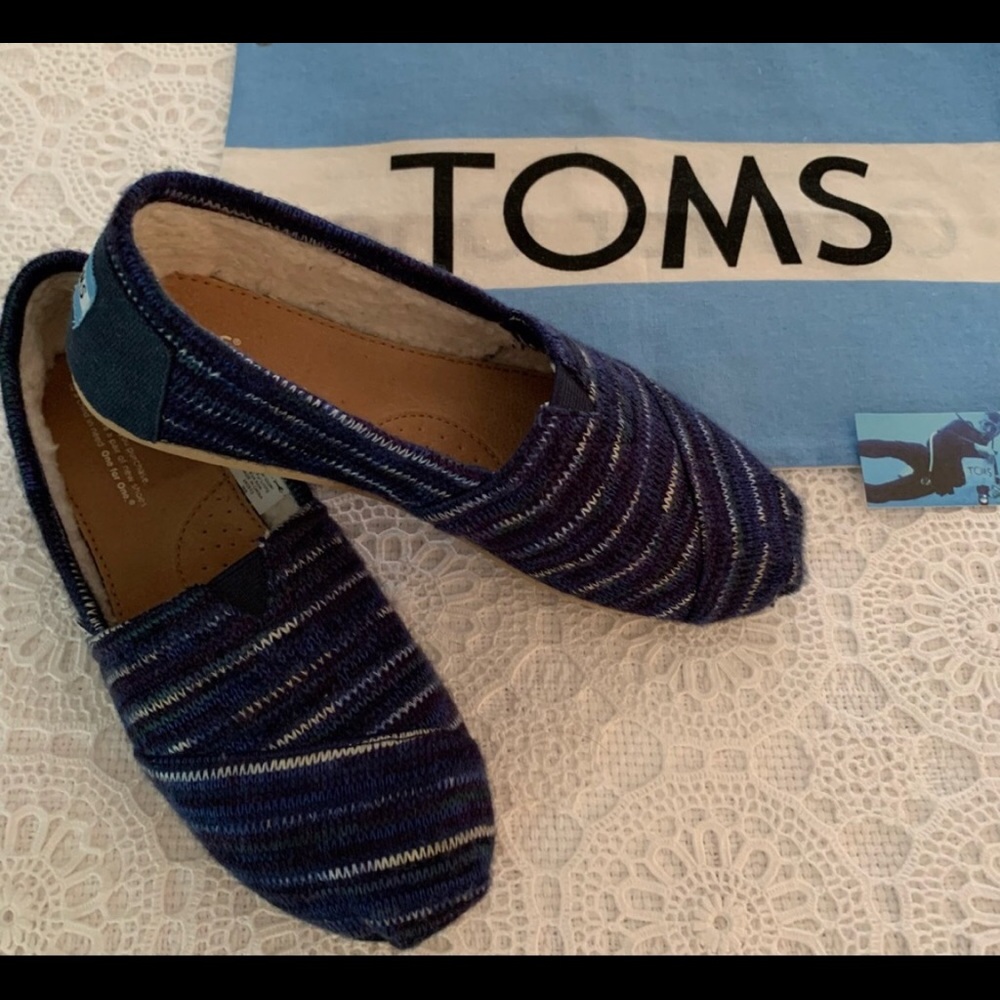 New TOMS Faux-Fur Lined Shoes size 8